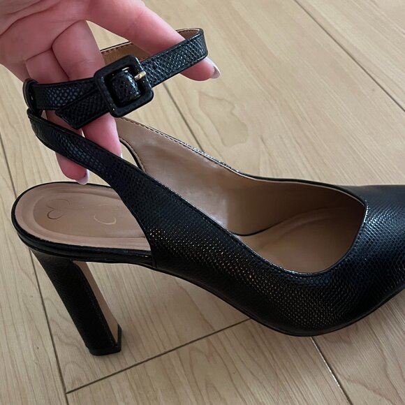 black heels - Picture 3 of 4